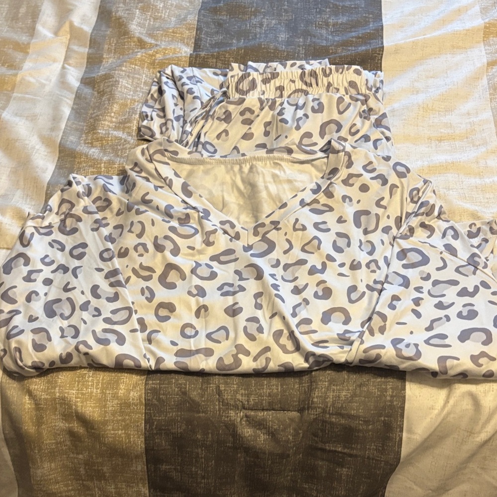 SHEIN Gray Leopard Print Pajama Set